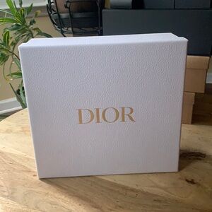 DIOR Giftbox w/Ribbon and Silk paper -